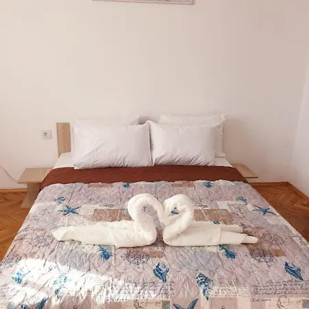 Appartement за братя миладинови 1 *